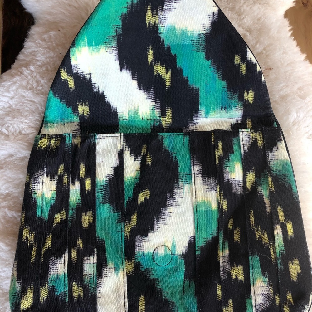 Be by Bryna Nicole green ikat clutch - Picture 6 of 8